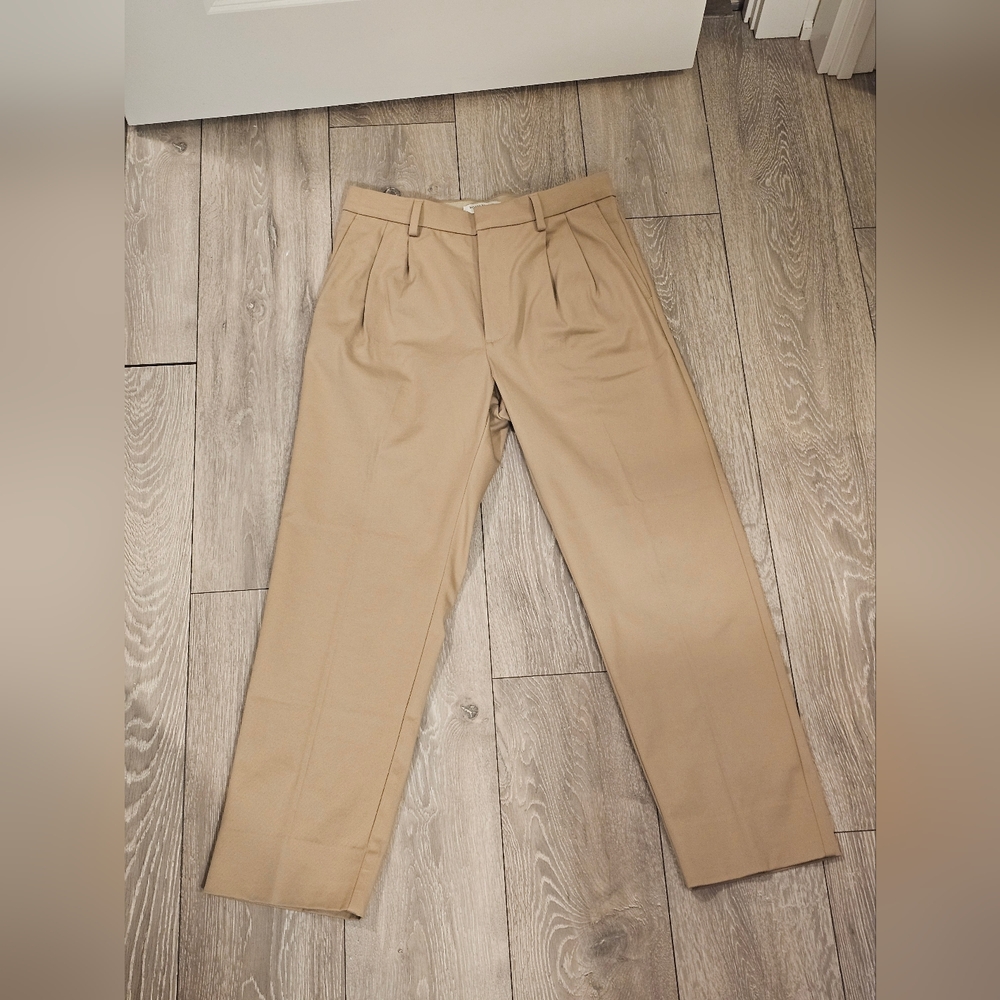 Banana Republic NWOT Pleated Chinos